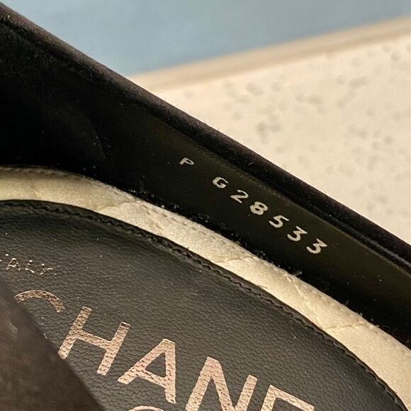 Chanel 2012 Interlocking CC Logo Lagerfeld Satin Crystal Pumps 38.5 Box Dust Bag - Picture 8 of 16